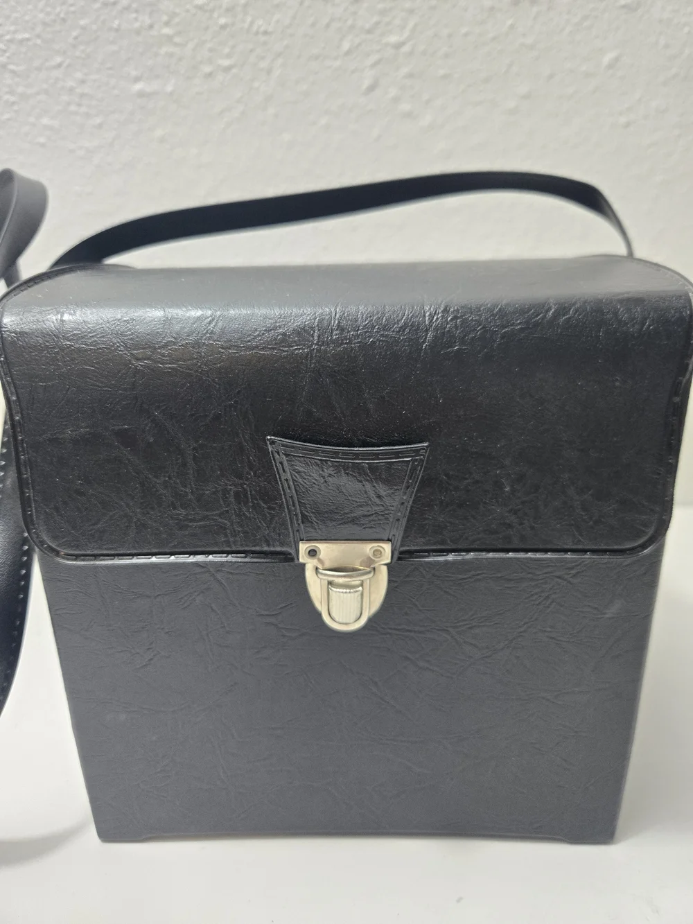 Vintage Hard Shell Carryibg Case - Black Leather Crossbody Camera Bag
